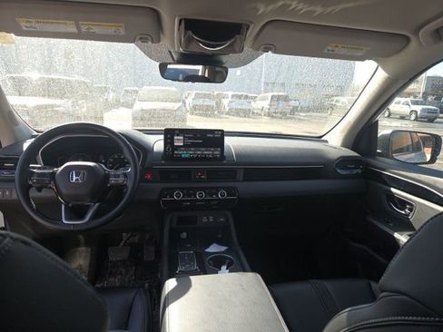 Used 2025 Honda Pilot EX-L image 17