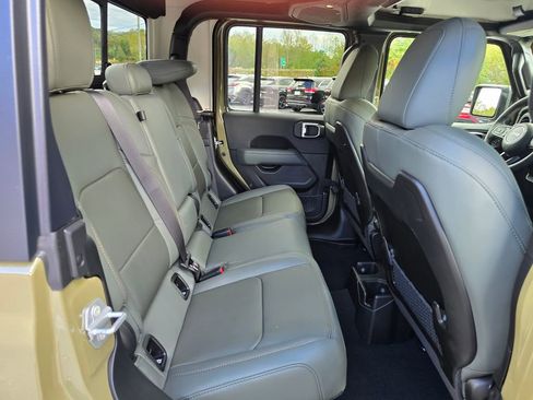 New 2025 Jeep Gladiator Mojave w/ Convenience Group image 22