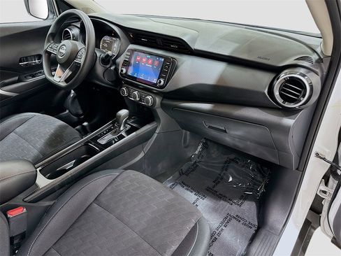 Used 2024 Nissan Kicks SV image 28