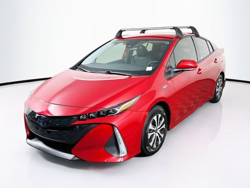 Used 2021 Toyota Prius Prime XLE image 3