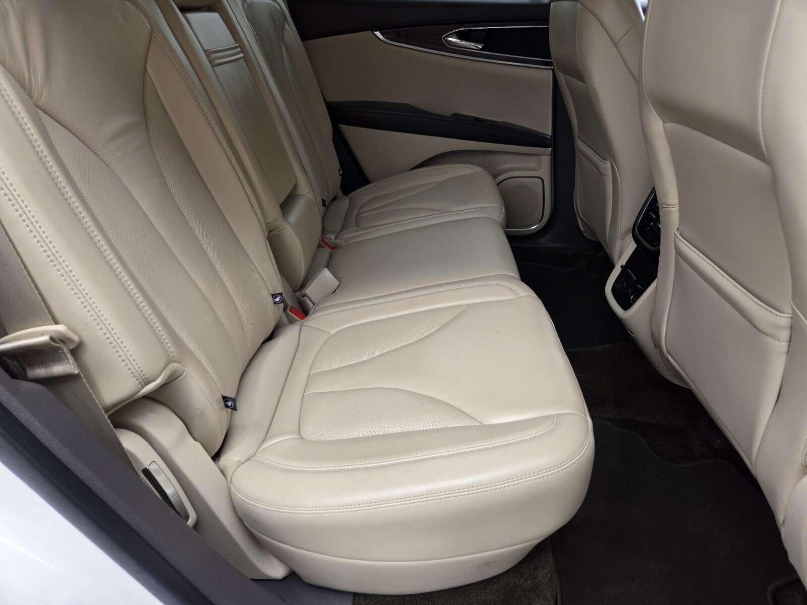 Used 2017 Lincoln MKX Select w/ Select Plus Package FWD image 11