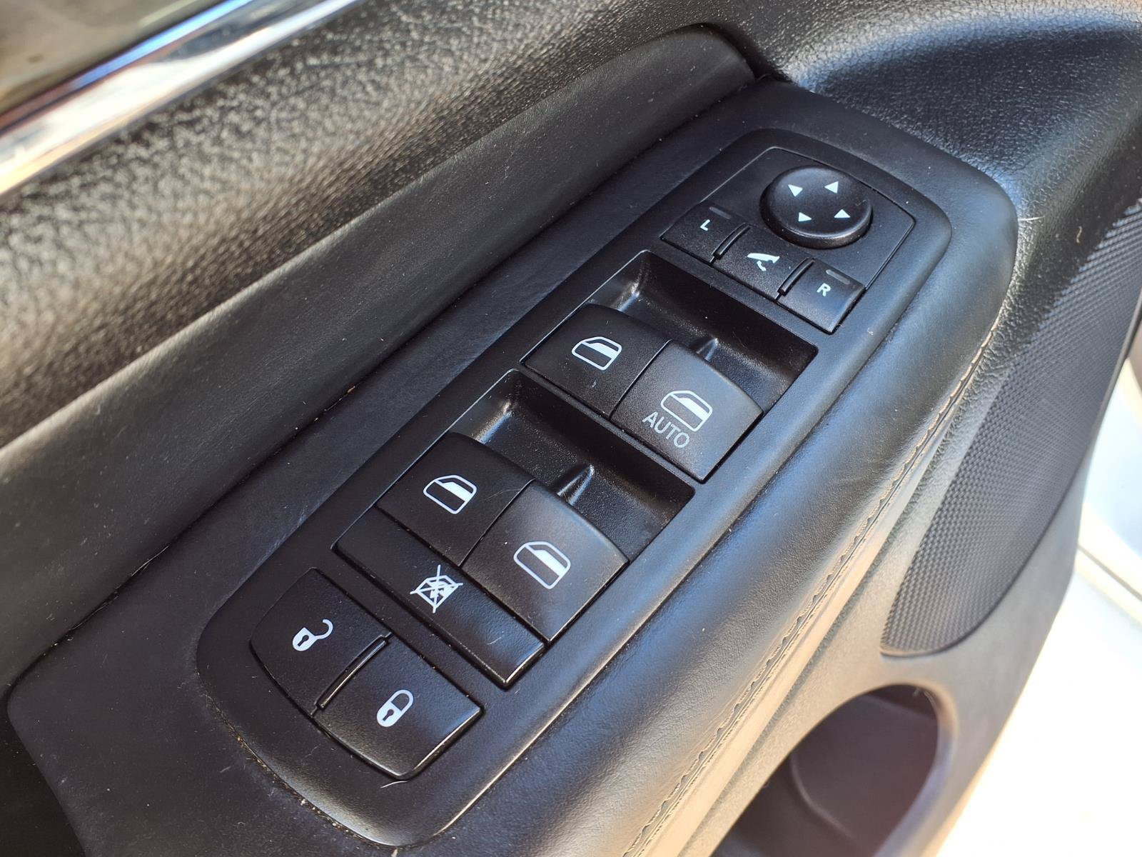 Used 2015 Jeep Grand Cherokee Overland RWD image 16