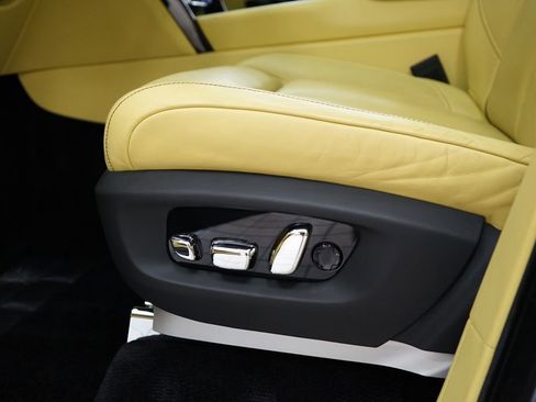 Used 2022 Rolls-Royce Cullinan Black Badge w/ Dark Exterior Package AWD/4WD image 41