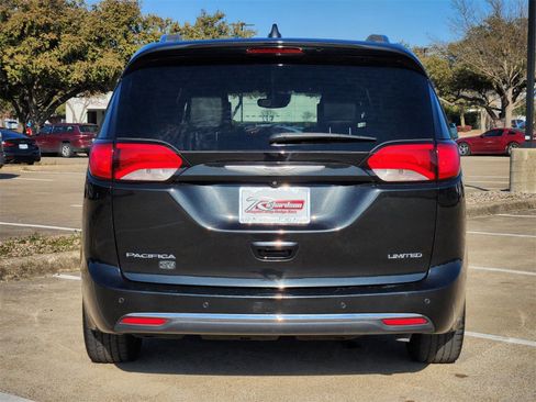 Used 2020 Chrysler Pacifica Limited image 5