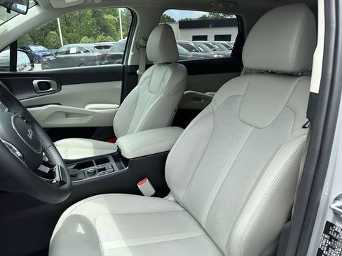 Used 2024 Kia Sorento S w/ Panoramic Sunroof Package FWD image 11