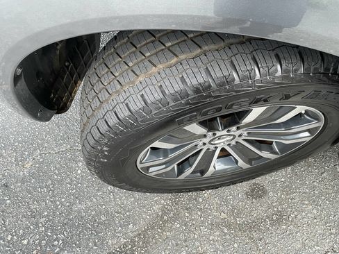 Used 2020 Nissan Armada SL w/ Premium Package image 27