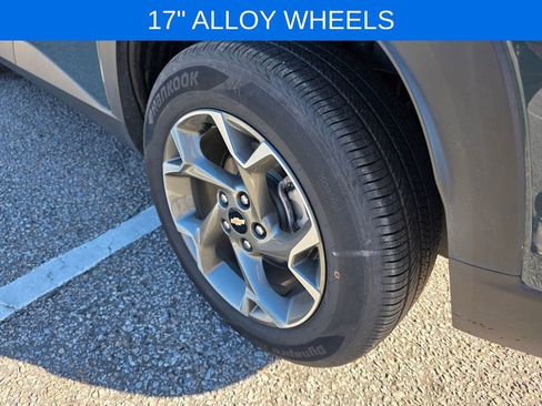 Certified 2025 Chevrolet Trax LT w/ LT Convenience Package image 30