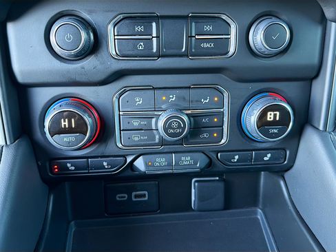 Used 2024 Chevrolet Tahoe Z71 image 35