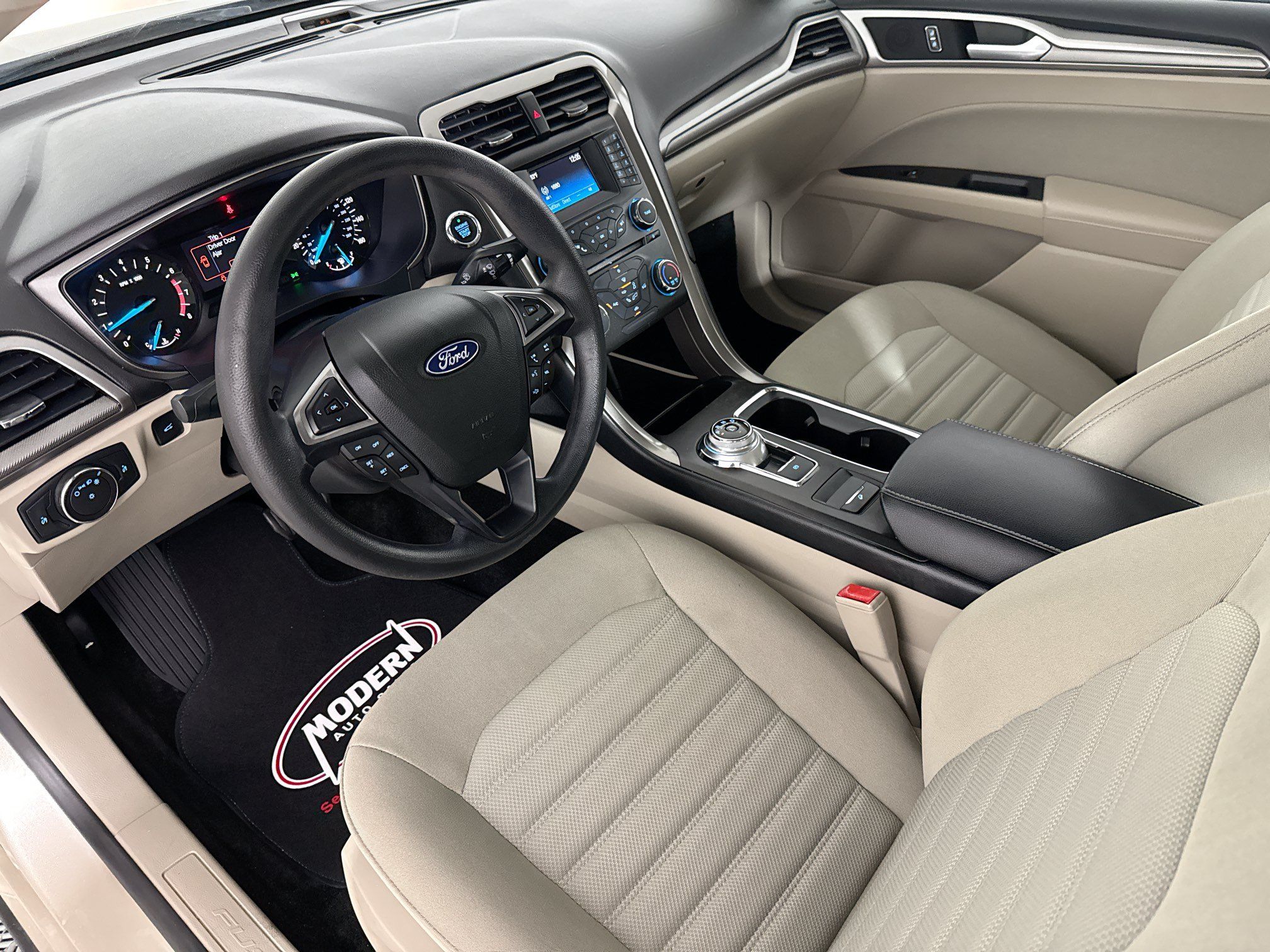 Used 2018 Ford Fusion SE FWD image 19