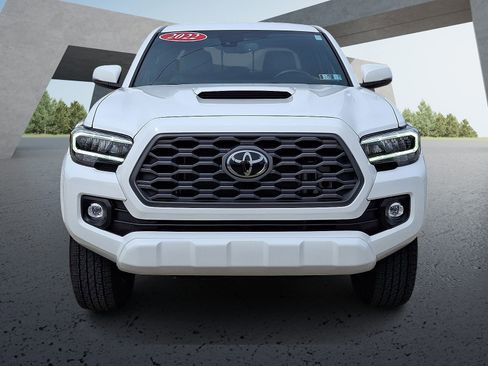 Certified 2022 Toyota Tacoma TRD Sport image 2