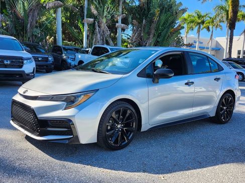 Used 2022 Toyota Corolla SE image 3