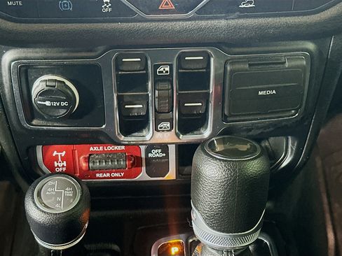 Used 2024 Jeep Wrangler Unlimited AWD/4WD image 25