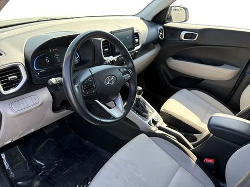 Used 2025 Hyundai Venue SEL FWD image 12
