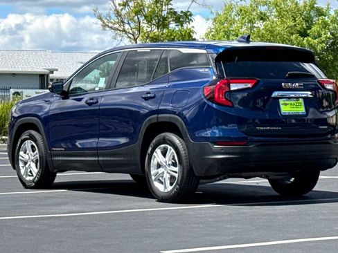 Used 2022 GMC Terrain SLE w/ LPO, Floor Liner Package AWD/4WD image 3