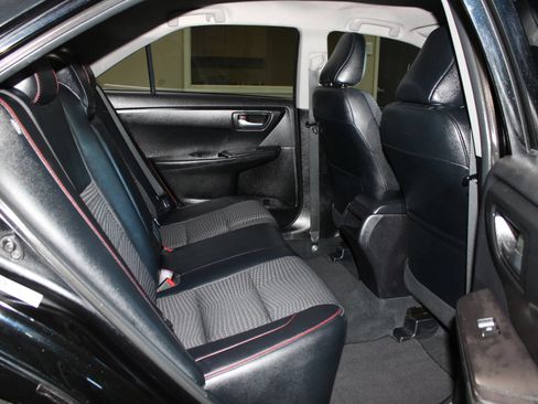 Used 2015 Toyota Camry SE FWD image 26