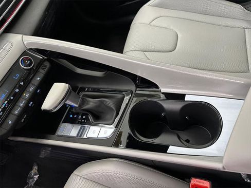 New 2025 Hyundai Elantra Limited image 30