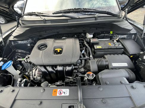 Used 2025 Kia Soul LX w/ LX Technology Package FWD image 32