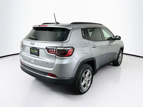 Used 2023 Jeep Compass Latitude w/ Sun and Sound Group AWD/4WD image 9
