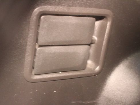 Used 2019 GMC Acadia SLE image 17