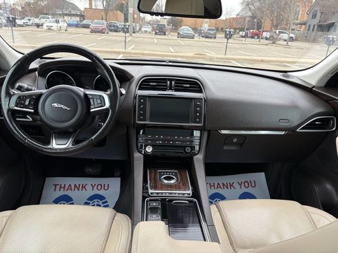Used 2018 Jaguar F-PACE Prestige image 34