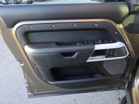 Used 2021 Land Rover Defender 110 X-Dynamic HSE image 12