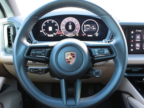 Used 2024 Porsche Cayenne image 15