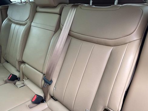 Certified 2025 Land Rover Range Rover SE image 15