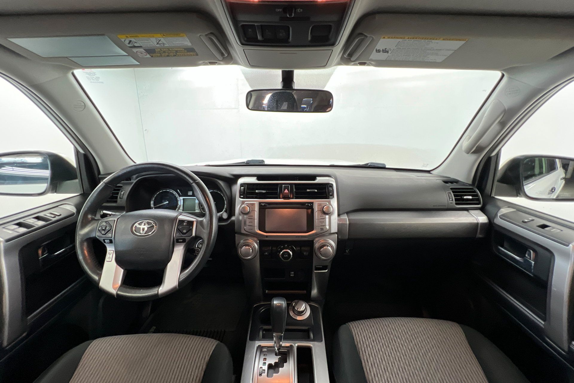 Used 2018 Toyota 4Runner SR5 AWD/4WD image 10