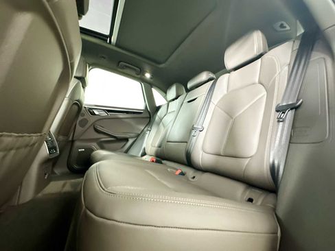 Certified 2025 Porsche Macan image 23