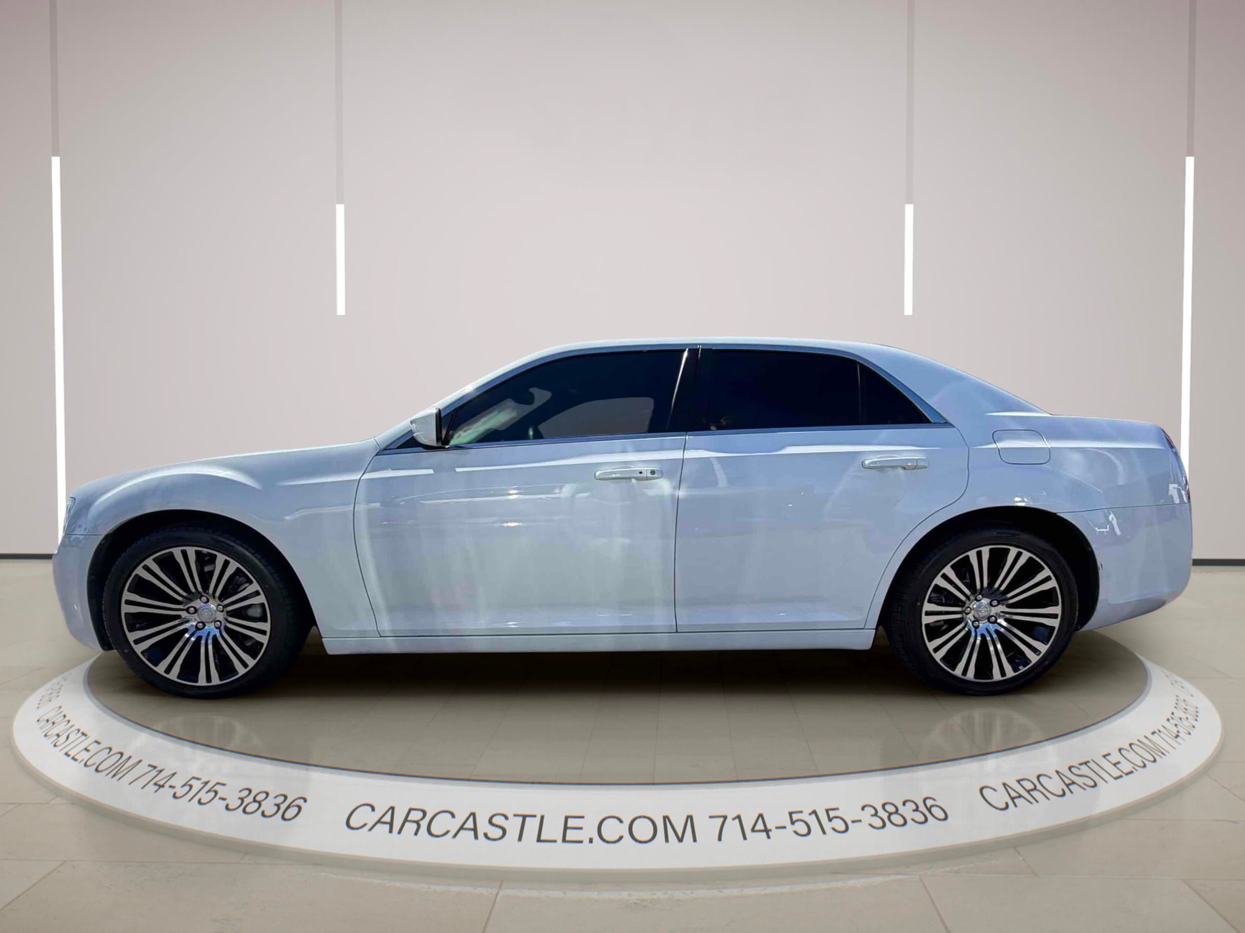 Used 2013 Chrysler 300 S RWD image 2
