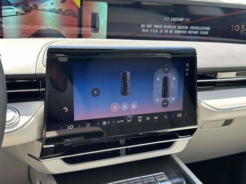 New 2026 Lincoln Nautilus Premier AWD/4WD image 36