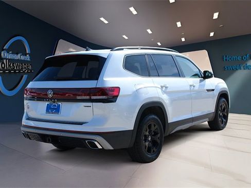 New 2026 Volkswagen Atlas Peak Edition image 5