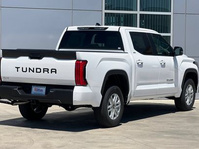 New 2026 Toyota Tundra SR5 w/ SR5 Premium Package