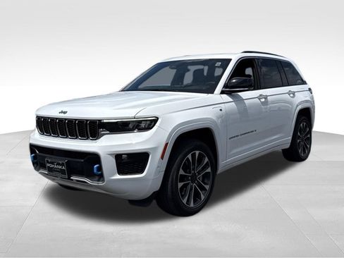 Used 2022 Jeep Grand Cherokee Overland w/ Luxury Tech Group IV AWD/4WD image 1