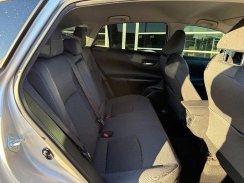 Used 2022 Toyota Venza LE image 11