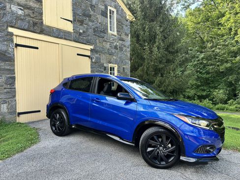 Used 2021 Honda HR-V Sport image 1