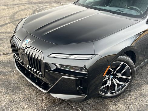 Used 2023 BMW 760i xDrive image 8