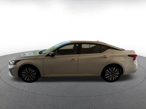 Used 2026 Nissan Altima 2.5 SV FWD image 9