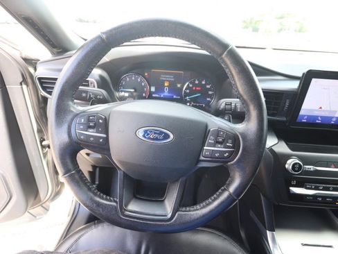 Used 2020 Ford Explorer XLT w/ Equipment Group 202A RWD image 18