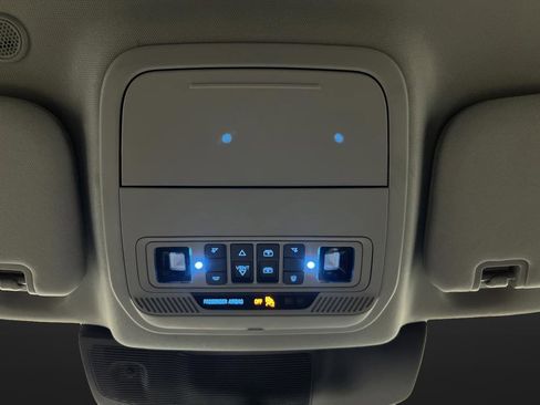 Used 2023 Ford Explorer XLT AWD/4WD image 26