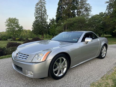 Used 2004 Cadillac XLR RWD image 30