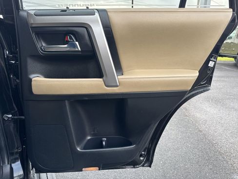 Used 2018 Toyota 4Runner SR5 Premium RWD image 14