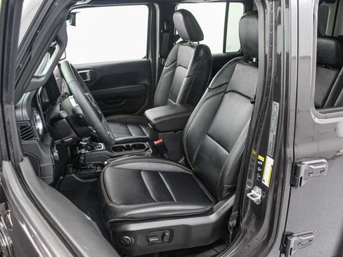 Used 2025 Jeep Wrangler Unlimited Sahara w/ Safety Group AWD/4WD image 17