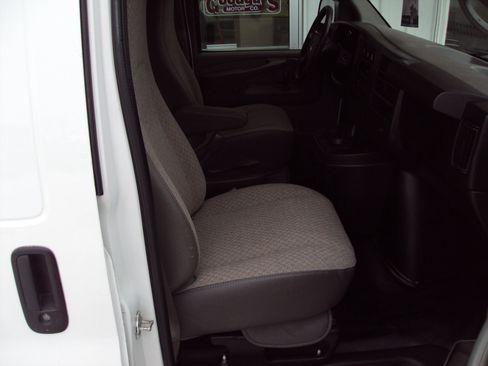 Used 2014 Chevrolet Express 1500 AWD 1500 135 image 15