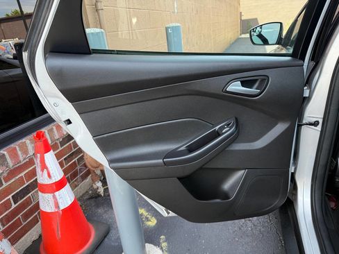 Used 2018 Ford Focus SE FWD image 19