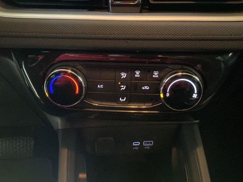 Used 2025 Chevrolet TrailBlazer LT AWD/4WD image 39