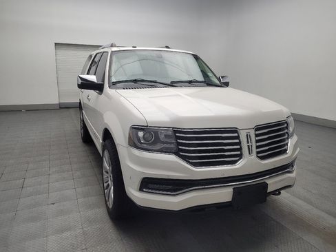 Used 2017 Lincoln Navigator Reserve image 13