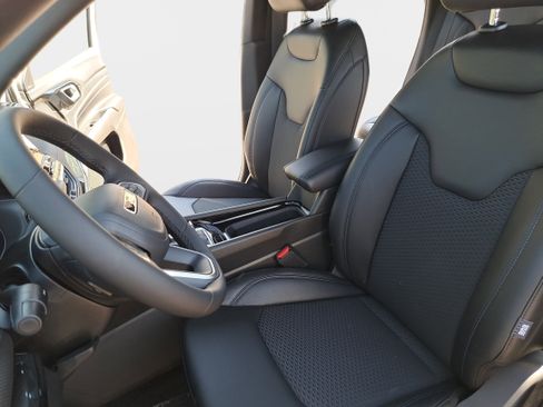 New 2026 Jeep Compass Latitude image 14