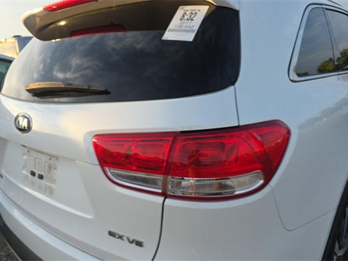 Used 2017 Kia Sorento EX w/ EX Advanced Touring Package AWD/4WD image 4