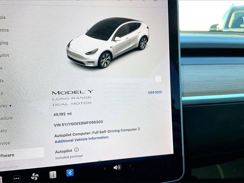 Used 2021 Tesla Model Y Long Range image 13